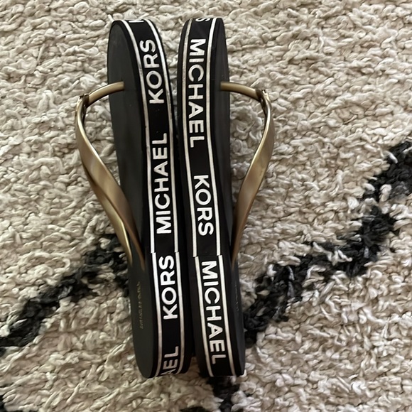 Michael Kors stack flip-flops size 7 - Picture 8 of 11